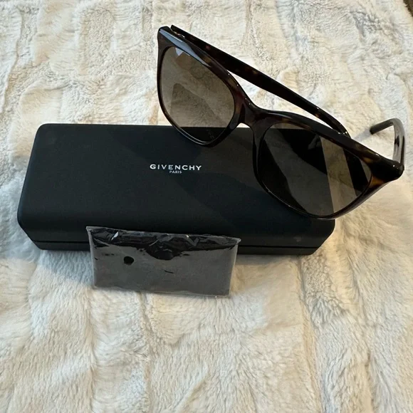 Givenchy Tortoise Shell Sunglasses - Picture 4 of 7